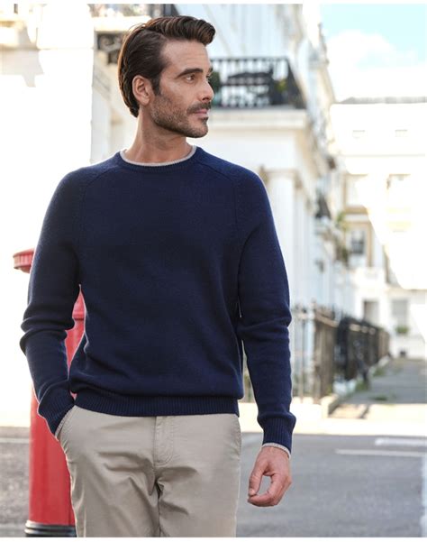 navy blue sweater outfit men.